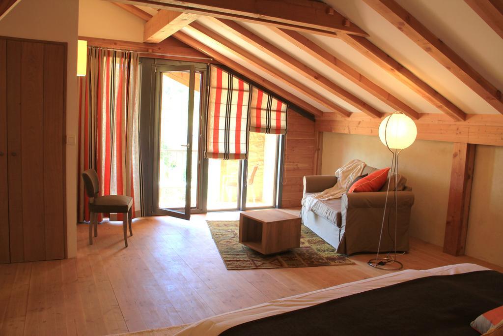 Hollyoaks Estate Saint-Pons-la-Calm Room photo