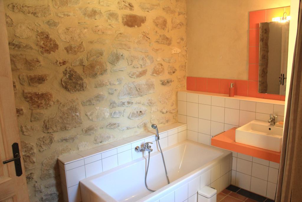 Hollyoaks Estate Saint-Pons-la-Calm Room photo
