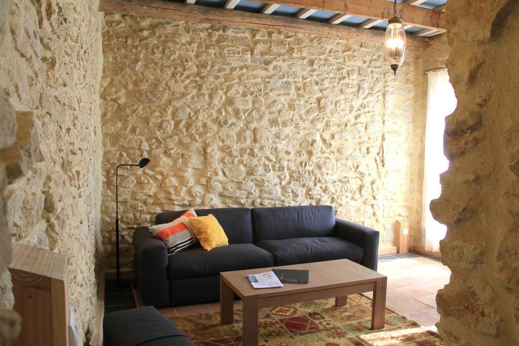 Hollyoaks Estate Saint-Pons-la-Calm Room photo